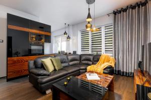 Stylish Korfantego Apartment next to Spodek by Noclegi Renters