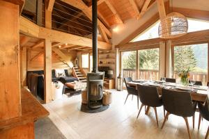 Chalets Chalet d'en haut - 15 Pax Chalet et Mazot - Jardin Prive - Belles Vues : photos des chambres