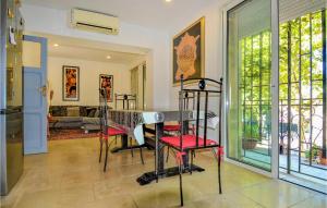 Appartements Stunning Apartment In Tarascon With Wifi And 3 Bedrooms : photos des chambres