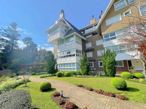 Espaçoso apto no Centro de Gramado