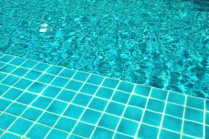 Beachfront Deluxe pool access room one-minute walk to Wonnapha beach FREE DISNEY PLUS