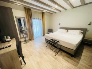 Hotels Hotel de la Couronne : photos des chambres