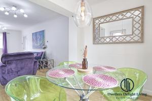 Purple Velvet - 2 Bed Home Spacious - Basildon Essex Upto 5 Guests, Free Wifi , Free Parking