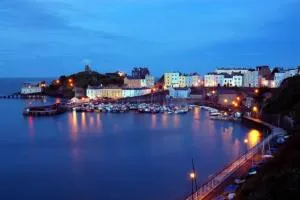 The beautifully central Flat 3 The Cobourg Tenby Sat to Sat booking only in school summer holidays - 彭布罗克郡