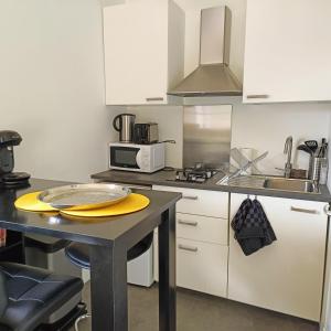 Studio dans propriété avec piscine chauffée