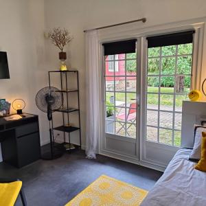 Studio dans propriété avec piscine chauffée