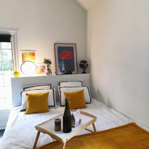 Studio dans propriété avec piscine chauffée