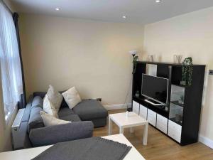 Quiet and cozy 2 SEPERATE BEDROOMS and 2 BATHROOM with terrace