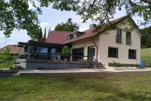 Ferien-Wohnung mit Pool in exklusiver Waldrand Lage - Beuron