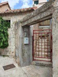 Bruno Split Centre Apartment and Room