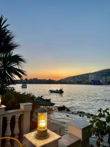 Shkreli Private Entrance Duplex Apartment , Partial Sea View, 3 min from the beach