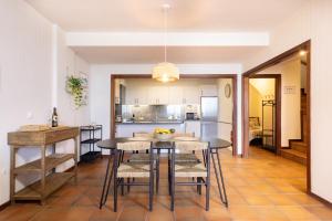 Spectacular Beachfront Loft-Style CASA CORINA II