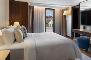 Premier Queen Room with Terrace and Galata Tower View room in JW Marriott Istanbul Bosphorus