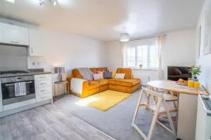 Butterfly Gardens 2 bed apartment sleep upto 4 - Castle Gresley