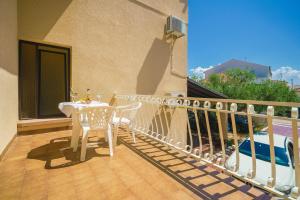 Apartment and Rooms Mrkovic