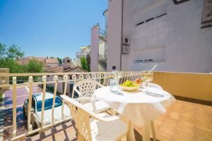 Apartment and Rooms Mrkovic