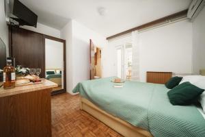 Apartment and Rooms Mrkovic