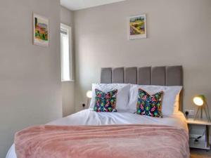 Kitson House - Sea Views, 1 min Walk to Harbour