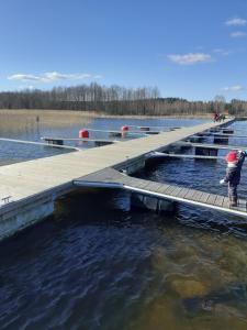 Domek nad jezioremSeehaus 1B (SławnoŁętowo)