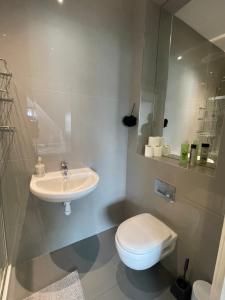 2 Bedroom 2 bathroom Apartment 8 including free parking