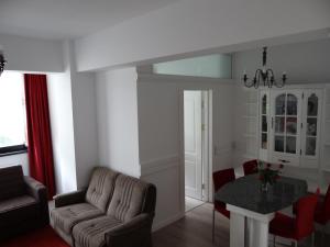 Apartament de lux white&red