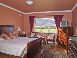 Super-Sized Room (King-Size Bed) room in Cappabhaile House