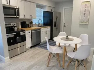 Lovely 2-Bedrooms Central Clearwater Apartment - Belleair