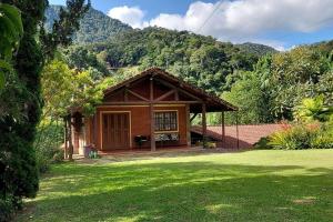 Casa com churrasqueira piscina privativa em São Pedro da Serra - Perto de Lumiar