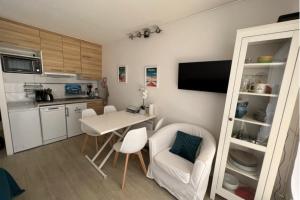 Flat With Swimming Pool Close To The Beach