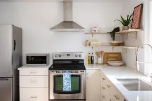 The Darcie House - cozy, pet-friendly home in PEC - 皮克顿