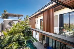 Elegant 5BR Villa Retreat Steps from Canggu Beach