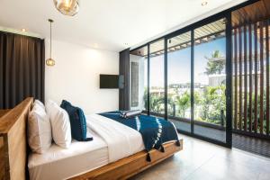 Elegant 5BR Villa Retreat Steps from Canggu Beach