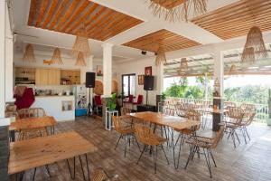 Urbanview Resort Syariah Khansa Cisarua Puncak by RedDoorz