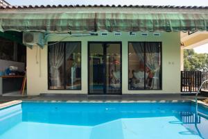Urbanview Resort Syariah Khansa Cisarua Puncak by RedDoorz