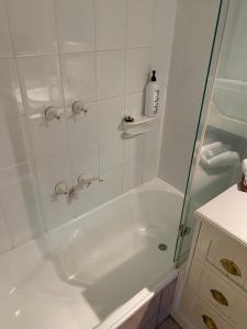 Creek Cottage Bed and Breakfast Traralgon