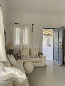 Beautiful house with stunning views in Costa Ilios
