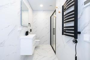 Birch Haven Apt WTerrace By Cohost