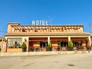 卡诺斯阿尔采瑟餐厅酒店  - 卡尼利亚斯-德阿尔拜达