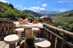 Chalets Chalet le Chantelevent for 24 Guests - Slope Views, Pool & Jacuzzi : photos des chambres