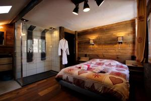 Chalets Chalet le Chantelevent for 24 Guests - Slope Views, Pool & Jacuzzi : photos des chambres