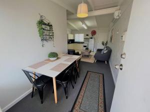 Esperance Little Units 3