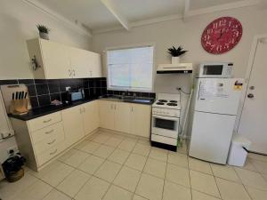 Esperance Little Units 3