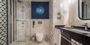 Deluxe King Room room in DoubleTree By Hilton Afyonkarahisar
