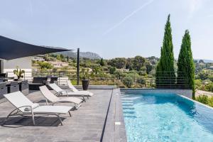 Villas Belle maison contemporaine, vue sur la rade de Toulon, Piscine a debordement, 300 m2 habitable, : photos des chambres