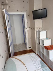 Sejours chez l'habitant Petite chambre meublee au coeur de ville - chez l'habitant : photos des chambres