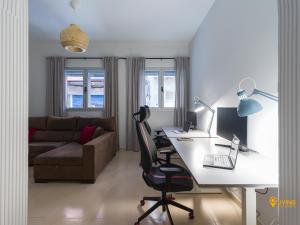 2 mins from Beach - Workstations - Parking - Bikes