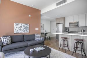 Culver City 2br w courtyard pool nr shopping LAX-1098