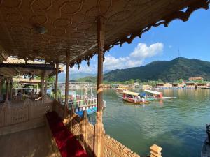 Nazneen Group Of Houseboats