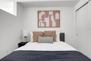 SLU 1BR w WD Club Room Gym nr Space Needle SEA-217