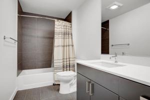 SLU 1BR w WD Club Room Gym nr Space Needle SEA-217